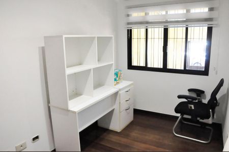 Casa à venda com 203m², 4 quartos e 5 vagas Casa à venda com 203m², 4 quartos e 5 vagasEscritório