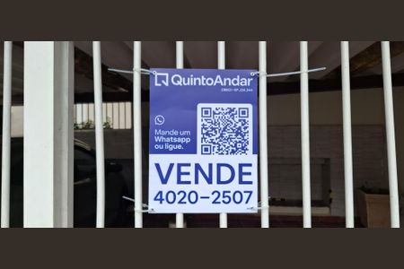 Casa à venda com 89m², 3 quartos e 2 vagas Casa à venda com 89m², 3 quartos e 2 vagasPlaquinha instalada na fachada