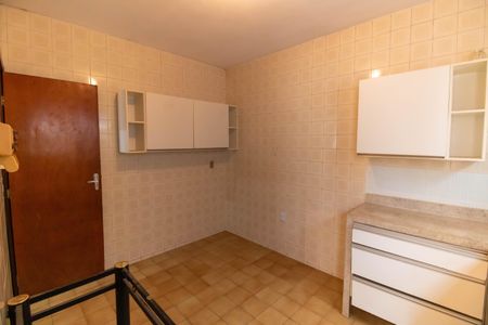 Casa à venda com 135m², 4 quartos e 2 vagas Casa à venda com 135m², 4 quartos e 2 vagasCozinha