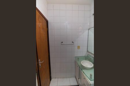 Casa à venda com 135m², 4 quartos e 2 vagas Casa à venda com 135m², 4 quartos e 2 vagasBanheiro Social