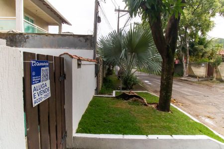 Casa à venda com 135m², 4 quartos e 2 vagas Casa à venda com 135m², 4 quartos e 2 vagasPlaquinha