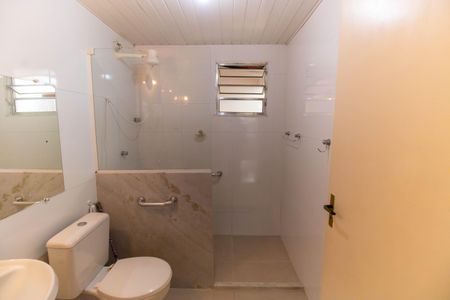 Casa à venda com 135m², 4 quartos e 2 vagas Casa à venda com 135m², 4 quartos e 2 vagasBanheiro da Suíte