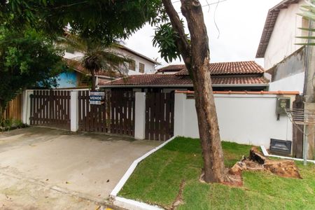 Casa à venda com 135m², 4 quartos e 2 vagas Casa à venda com 135m², 4 quartos e 2 vagasFachada