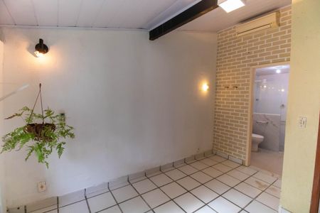 Casa à venda com 135m², 4 quartos e 2 vagas Casa à venda com 135m², 4 quartos e 2 vagasSuíte