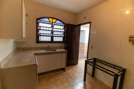 Casa à venda com 135m², 4 quartos e 2 vagas Casa à venda com 135m², 4 quartos e 2 vagasCozinha