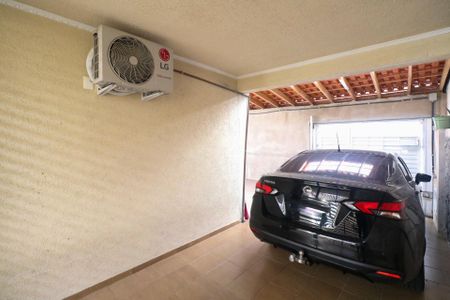 Casa à venda com 200m², 2 quartos e 3 vagas Casa à venda com 200m², 2 quartos e 3 vagasGaragem