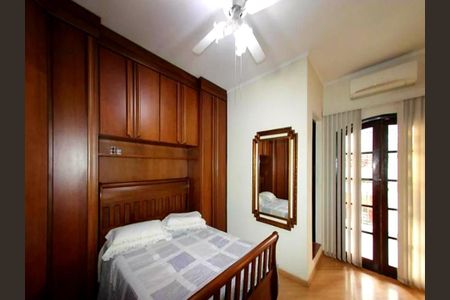Casa à venda com 205m², 2 quartos e 2 vagas