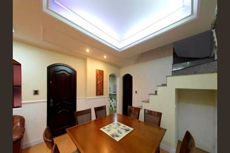 Casa à venda com 205m², 2 quartos e 2 vagas