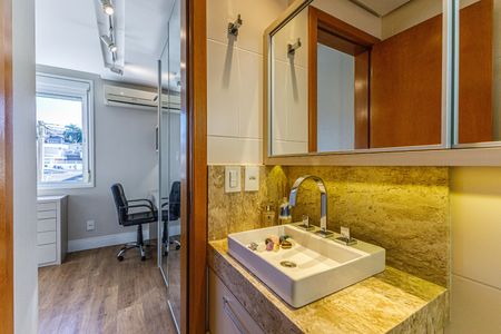 Apartamento à venda com 102m², 2 quartos e 2 vagasBanheiro da Suíte