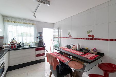 Casa à venda com 111m², 3 quartos e 4 vagas Casa à venda com 111m², 3 quartos e 4 vagasCozinha