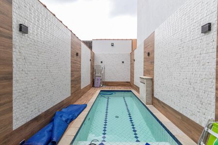 Casa à venda com 111m², 3 quartos e 4 vagas Casa à venda com 111m², 3 quartos e 4 vagasPiscina