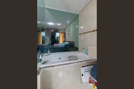 Casa à venda com 111m², 3 quartos e 4 vagas Casa à venda com 111m², 3 quartos e 4 vagasBanheiro Suíte