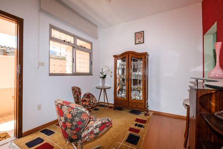 Casa à venda com 430m², 4 quartos e 2 vagas Casa à venda com 430m², 4 quartos e 2 vagasSala