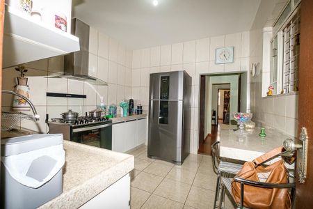 Casa à venda com 430m², 4 quartos e 2 vagas Casa à venda com 430m², 4 quartos e 2 vagasCozinha