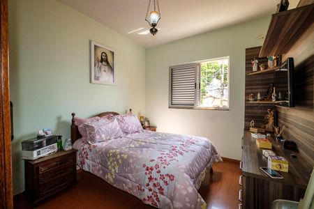 Casa à venda com 430m², 4 quartos e 2 vagas Casa à venda com 430m², 4 quartos e 2 vagasQuarto 3
