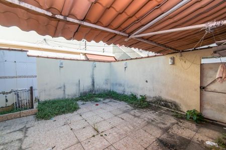 Casa à venda com 150m², 2 quartos e 2 vagasVaranda dos fundos