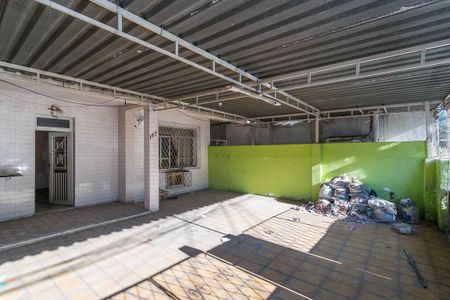 Casa à venda com 150m², 2 quartos e 2 vagasVaranda e garagem