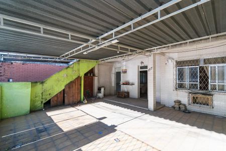 Casa à venda com 150m², 2 quartos e 2 vagasVaranda e garagem