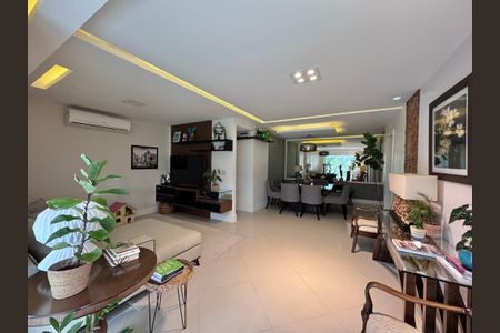 Apartamento à venda com 123m², 3 quartos e 2 vagas Apartamento à venda com 123m², 3 quartos e 2 vagasSala