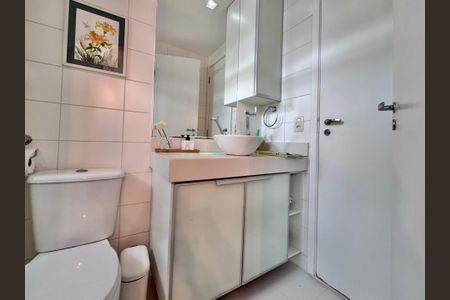 Apartamento à venda com 123m², 3 quartos e 2 vagas Apartamento à venda com 123m², 3 quartos e 2 vagasBanheiro Suíte 2