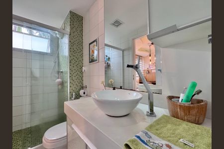Apartamento à venda com 123m², 3 quartos e 2 vagas Apartamento à venda com 123m², 3 quartos e 2 vagasBanheiro Suíte 2