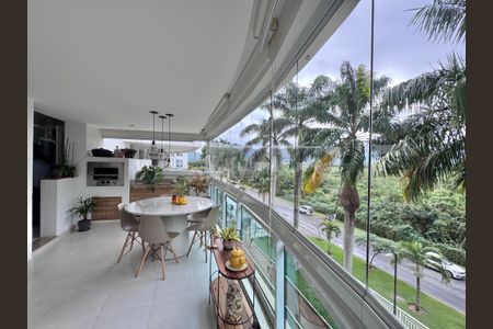 Apartamento à venda com 123m², 3 quartos e 2 vagas Apartamento à venda com 123m², 3 quartos e 2 vagasVaranda