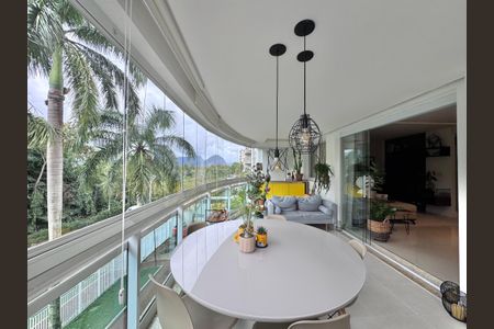 Apartamento à venda com 123m², 3 quartos e 2 vagas Apartamento à venda com 123m², 3 quartos e 2 vagasVaranda