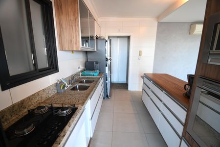 Apartamento para alugar com 117m², 3 quartos e 2 vagasCozinha