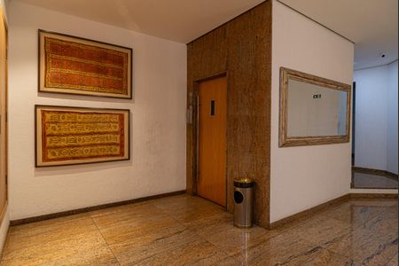 Apartamento à venda com 105m², 2 quartos e 2 vagas Apartamento à venda com 105m², 2 quartos e 2 vagasÁrea comum - Hall Social