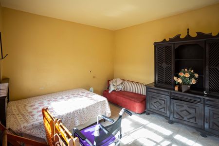 Casa à venda com 337m², 4 quartos e 7 vagasQuarto Serviço