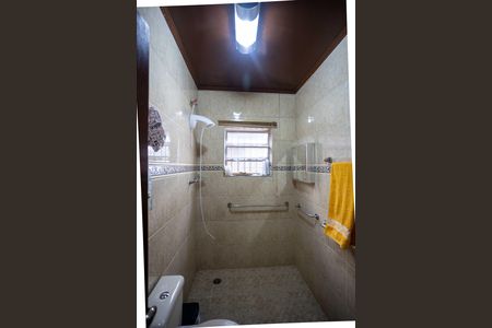 Casa à venda com 337m², 4 quartos e 7 vagasBanheiro 2