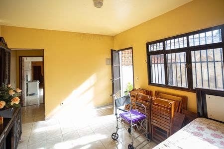 Casa à venda com 337m², 4 quartos e 7 vagasQuarto Serviço