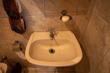 Casa à venda com 337m², 4 quartos e 7 vagasBanheiro de serviço