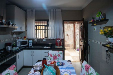 Casa à venda com 337m², 4 quartos e 7 vagasCozinha