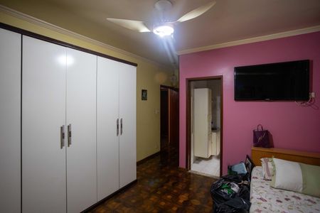Casa à venda com 337m², 4 quartos e 7 vagasSuíte