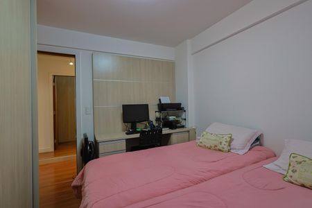 Apartamento à venda com 129m², 4 quartos e 2 vagasQuarto 2