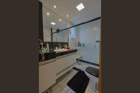 Apartamento à venda com 129m², 4 quartos e 2 vagasBanheiro da Suíte 1