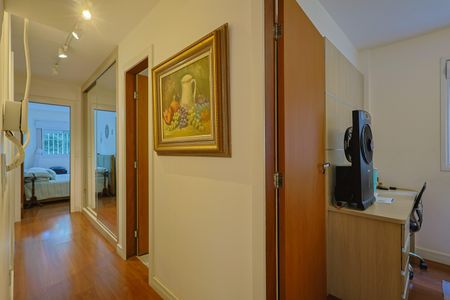 Apartamento à venda com 129m², 4 quartos e 2 vagasCorredor