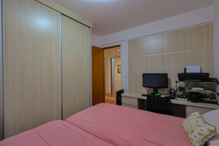 Apartamento à venda com 129m², 4 quartos e 2 vagasQuarto 2
