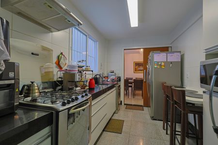Apartamento à venda com 129m², 4 quartos e 2 vagasCozinha
