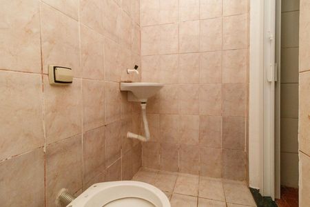 Casa à venda com 419m², 8 quartos e 9 vagas Casa à venda com 419m², 8 quartos e 9 vagasBanheiro Casa 1