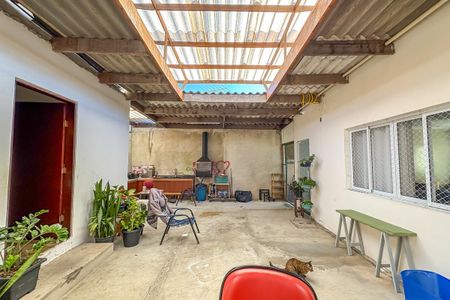 Casa à venda com 187m², 2 quartos e 2 vagas Casa à venda com 187m², 2 quartos e 2 vagasQuintal