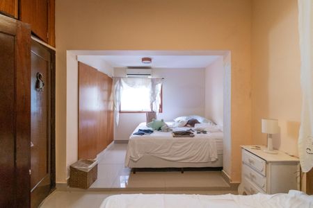 Casa à venda com 350m², 4 quartos e 4 vagas Casa à venda com 350m², 4 quartos e 4 vagasSuíte