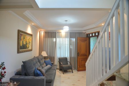 Casa à venda com 191m², 3 quartos e 3 vagasSala