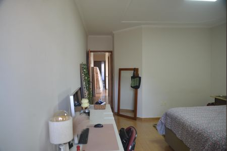 Casa à venda com 191m², 3 quartos e 3 vagasQuarto Suite 2