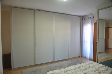 Casa à venda com 191m², 3 quartos e 3 vagasQuarto Suite 1