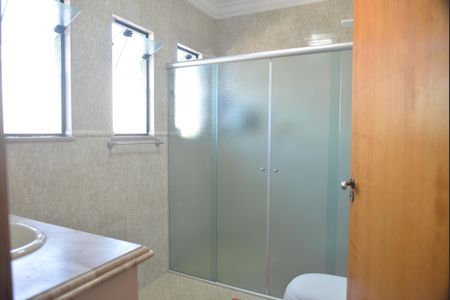 Casa à venda com 191m², 3 quartos e 3 vagasBanheiro da Suíte 1