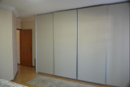 Casa à venda com 191m², 3 quartos e 3 vagasQuarto Suite 1