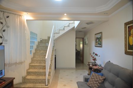 Casa à venda com 191m², 3 quartos e 3 vagasSala