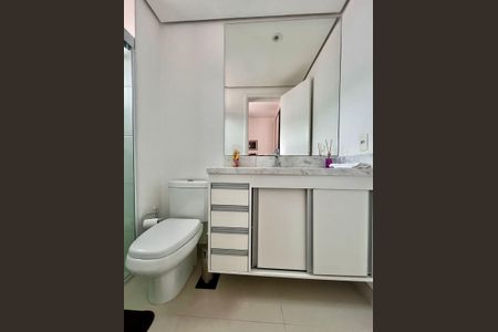 Apartamento à venda com 130m², 3 quartos e 2 vagas Apartamento à venda com 130m², 3 quartos e 2 vagasBanheiro Suíte 1